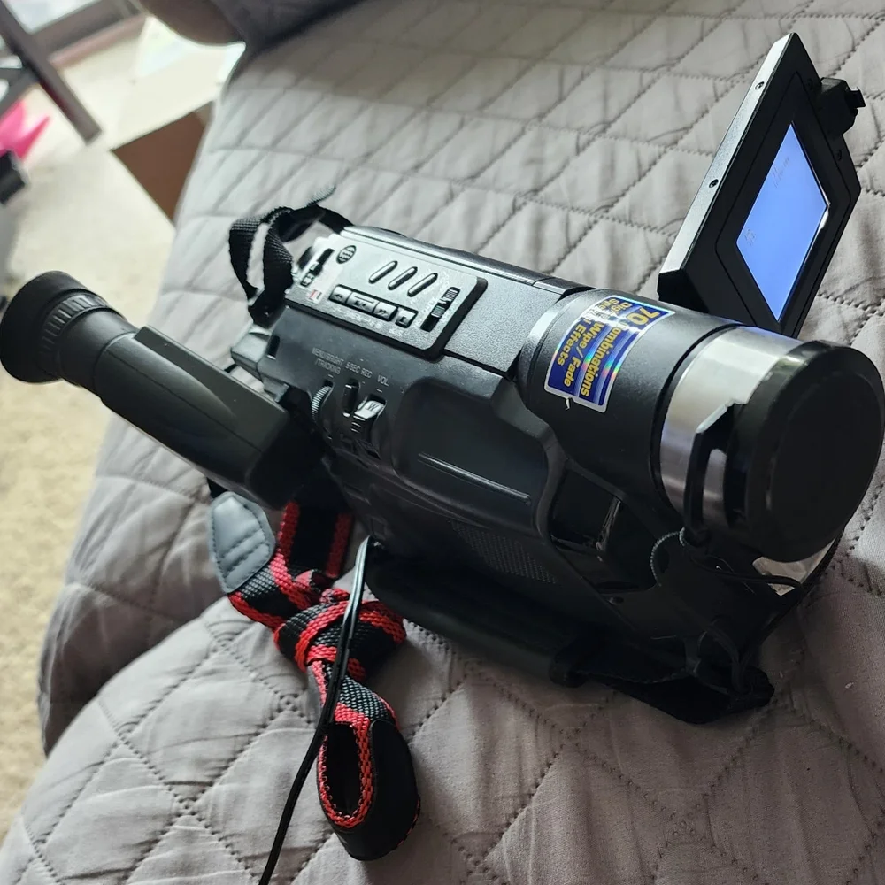 JVC Compact Camcorder Model: GR-SXM240U